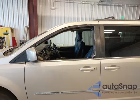 2012 Chrysler Town & Country Touring из США, поврежденный, VIN 2C4RC1BG3CR409800